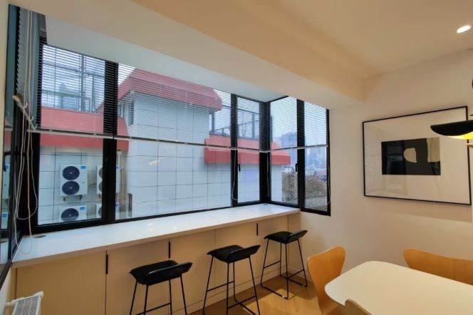 Spacious 1BR Apartment near Nanjing Xi Lu (L2/L12/L13)