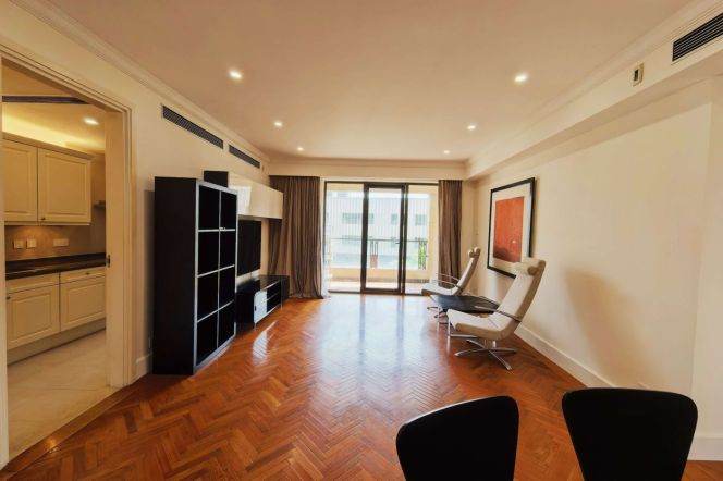 Spacious 2BR Apartment near Xintiandi Metro (L8/L10/L13)