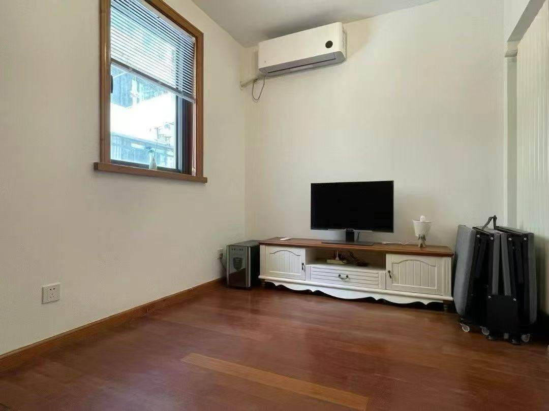 Housing image — Bedroom