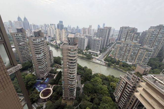 High-Floor 2BR Apartment near The X Tower (L13/L14)