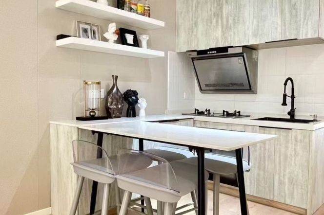 Spacious 1BR Apartment in Old Xuhui with Terrace
