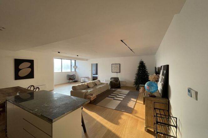 High-Floor 4BR Apartment in Jing'an with Outstanding View (L7/L13)