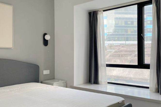 1BR Apartment in Jing'an (L14)