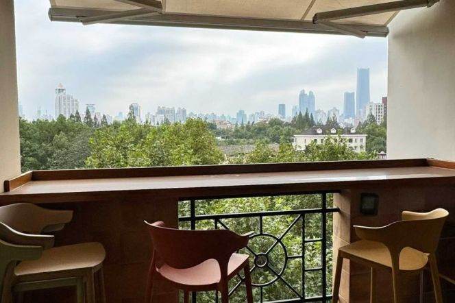 Spacious 2BR Apartment in Old Xuhui