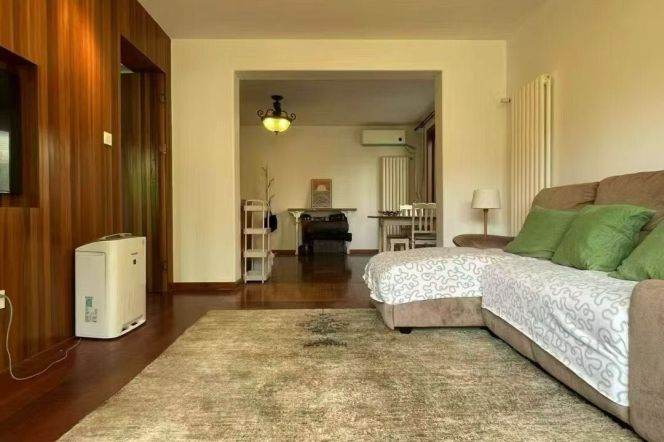 2BR Apartment near Jiangsu Rd Metro (L2/L11)