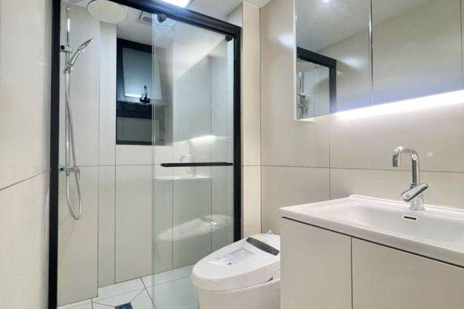 1BR Apartment in Jing'an with Green View (L7)