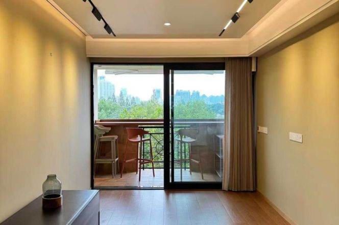 Spacious 2BR Apartment in Old Xuhui