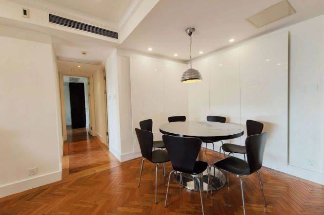 Spacious 2BR Apartment near Xintiandi Metro (L8/L10/L13)