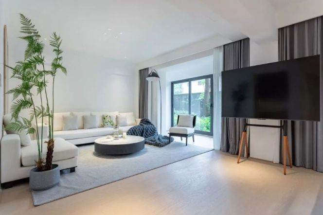Spacious 2BR Apartment near Middle Huaihai Rd Metro (L13)