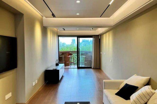 Spacious 2BR Apartment in Old Xuhui