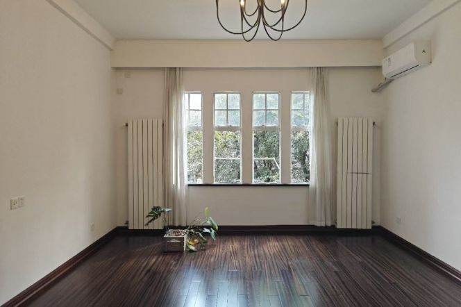 Spacious 2BR Heritage Apartment near South Shaanxi Rd Metro (L1/L10/L12)