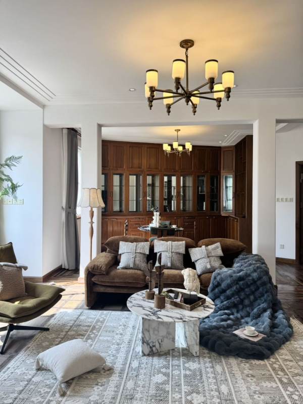 Housing image — Living Room