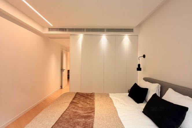 4BR Apartment in Jing'an with Green View (L13/L14)