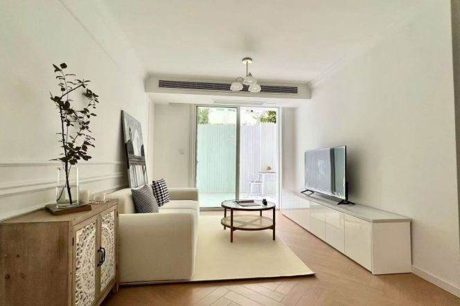 1BR Apartment in Xujiahui with Terrace (L3/L4/L10)