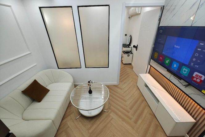 2BR Apartment in Gubei (L10)