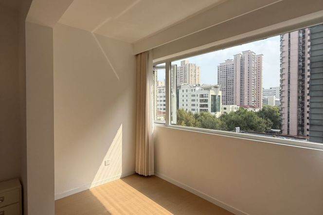 Spacious 3BR Apartment in Xujiahui