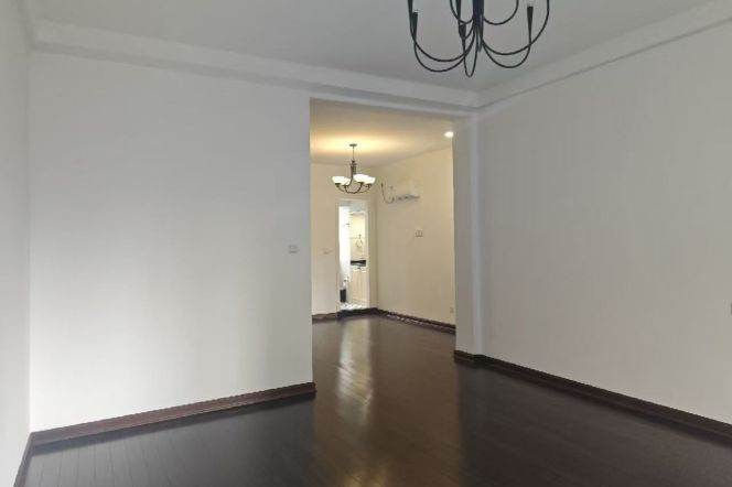 Spacious 2BR Heritage Apartment near South Shaanxi Rd Metro (L1/L10/L12)