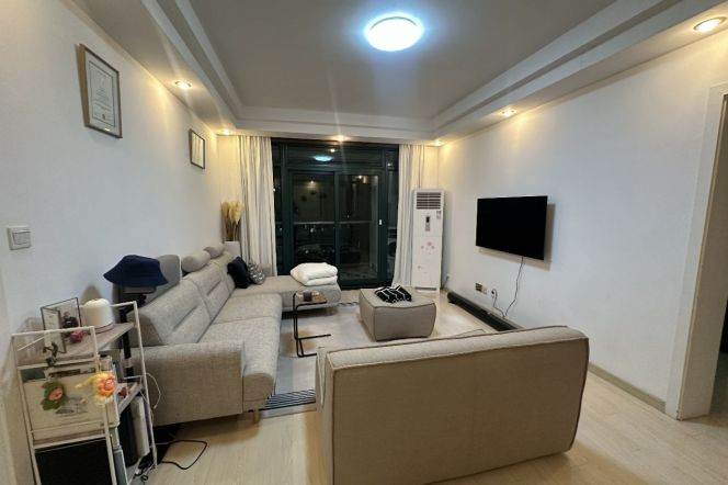 Spacious 2BR Apartment near Shanghai Jiao Tong University (L1/L9/L11)