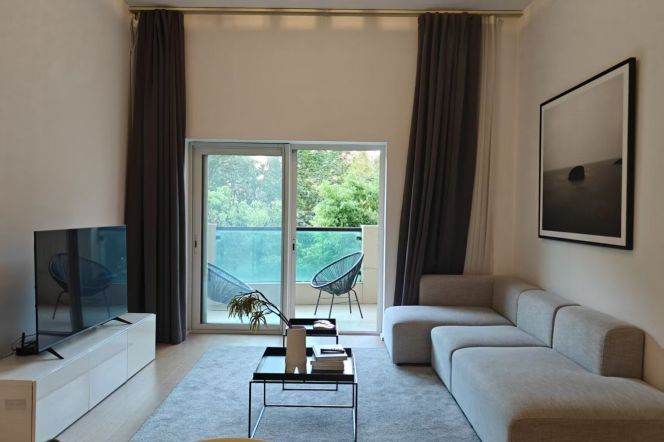 High-Ceiling 3BR Apartment at Ambassy Court with Green View (L1/L7/L10)