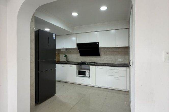 2BR Apartment at Ambassy Court (L1/L7/L10)