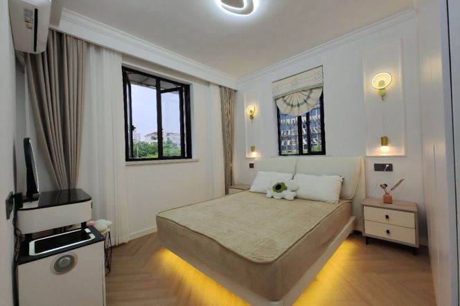 2BR Apartment in Gubei (L10)