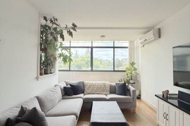 2BR Apartment in Old Xuhui (L10)