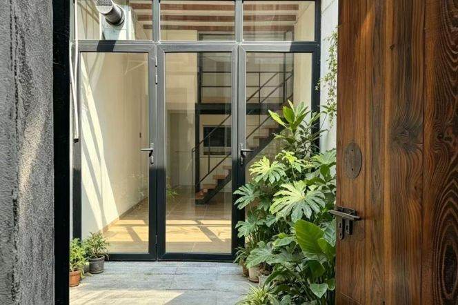 1BR Lane House near Xintiandi Metro with Terrace (L10/L13)