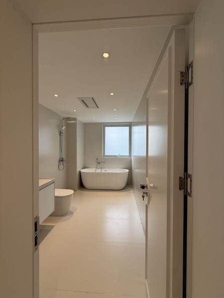 Housing image — Bathroom