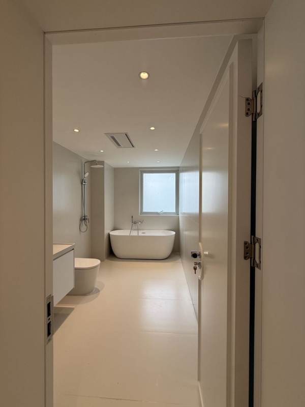 Housing image — Bathroom
