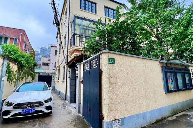 5BR Apartment in Old Xuhui with Private Garden (L1/L7/L10)