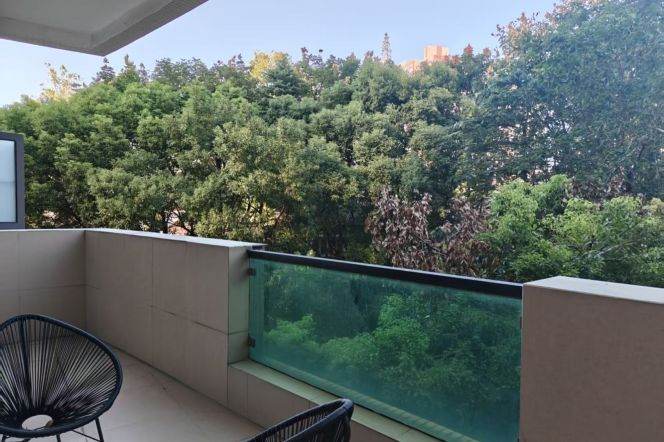 High-Ceiling 3BR Apartment at Ambassy Court with Green View (L1/L7/L10)