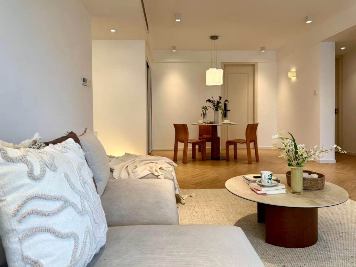 Housing image — Living Room