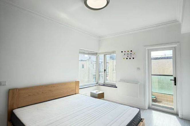 2BR Apartment at Ambassy Court (L1/L7/L10)