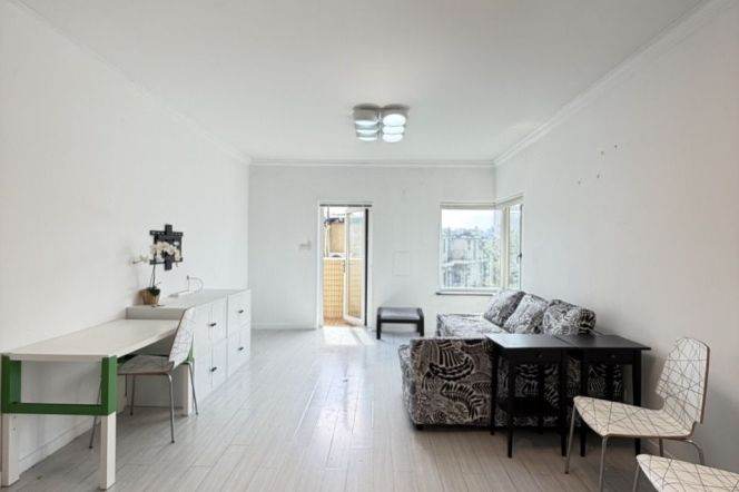 2BR Apartment at Ambassy Court (L1/L7/L10)