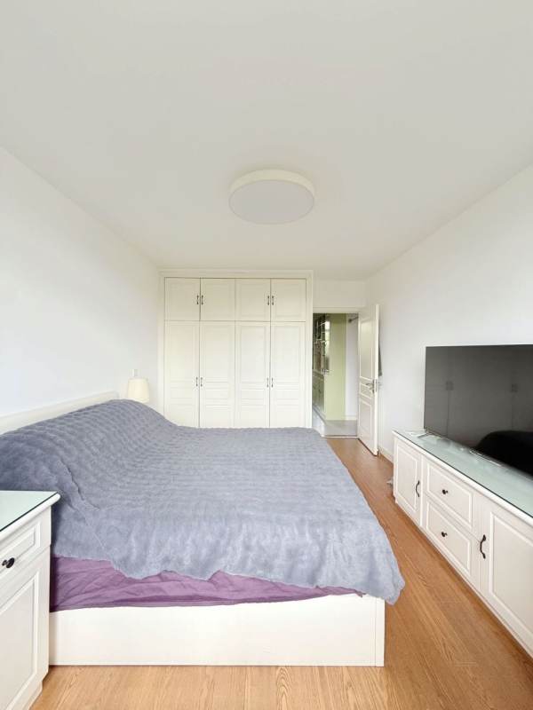 Housing image — Bedroom