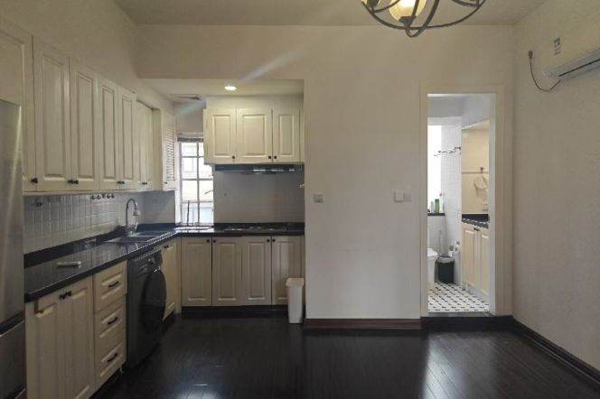 Spacious 2BR Heritage Apartment near South Shaanxi Rd Metro (L1/L10/L12)