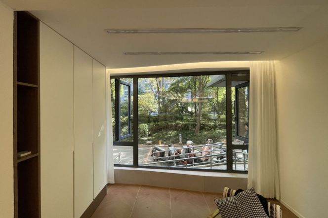 Spacious 2BR Apartment near Jinshajiang Rd Metro with Floor-to-Ceiling Windows (L3/L4/L13)