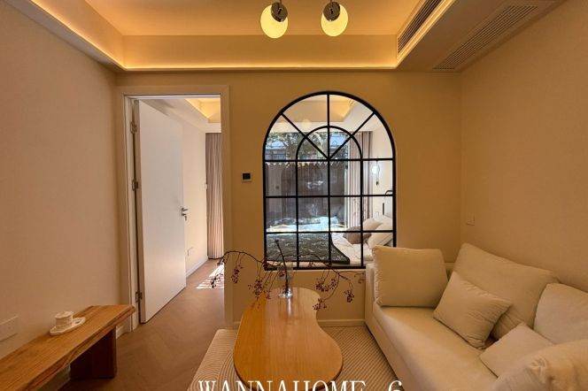 1BR Apartment near Jiaotong University Metro with Private Garden (L10/L11)