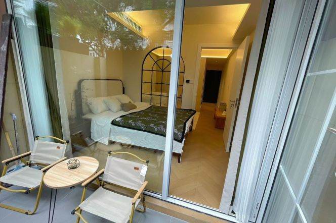 1BR Lane House in Old Xuhui with Terrace