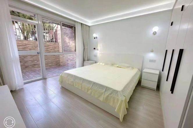 1BR Apartment in Gubei with Terrace (L10)