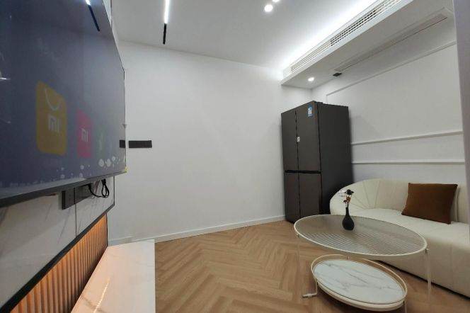 2BR Apartment in Gubei (L10)