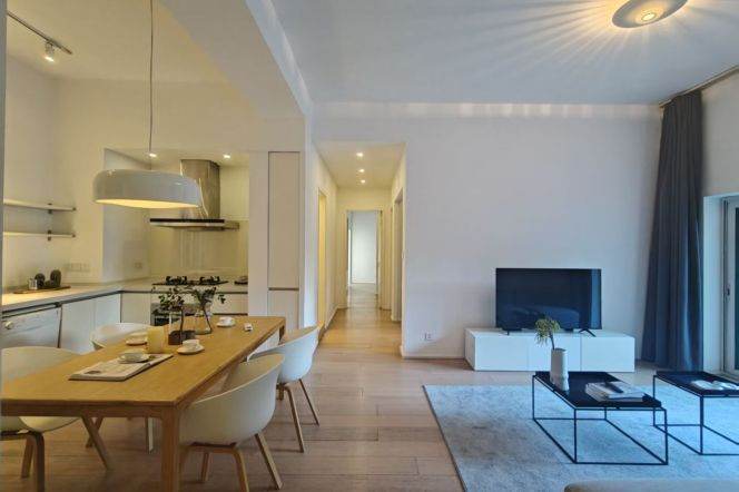 High-Ceiling 3BR Apartment at Ambassy Court with Green View (L1/L7/L10)