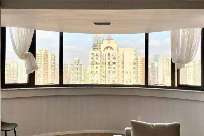 High-Floor Spacious 2BR Apartment near Jing'an Temple