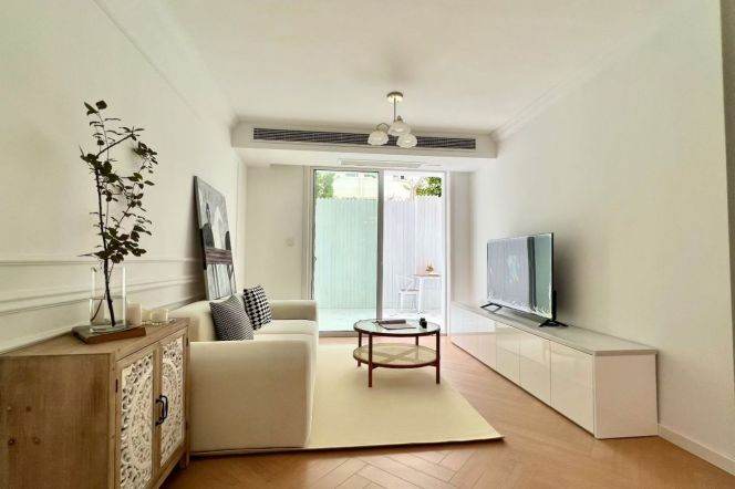1BR Apartment near Hongqiao Rd Metro with Private Garden (L3/L4/L10)