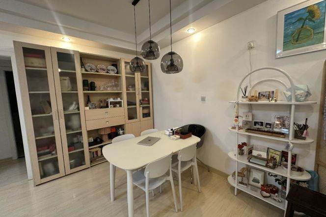 Spacious 2BR Apartment near Shanghai Jiao Tong University (L1/L9/L11)