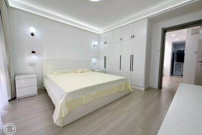 1BR Apartment in Gubei with Terrace (L10)