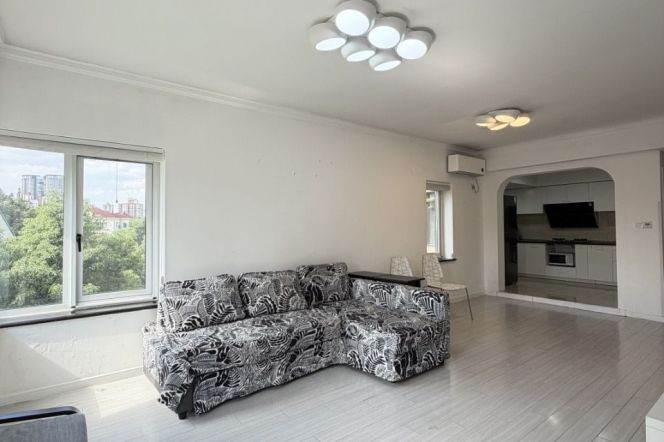 2BR Apartment at Ambassy Court (L1/L7/L10)