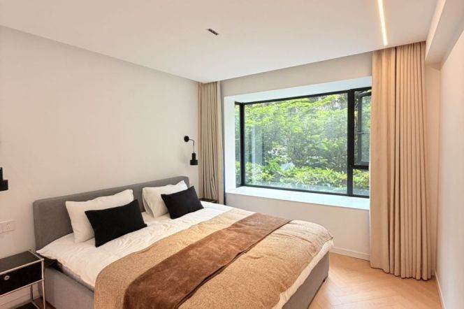 4BR Apartment in Jing'an with Green View (L13/L14)