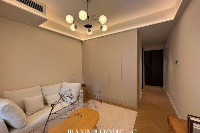 1BR Apartment near Jiaotong University Metro with Private Garden (L10/L11)
