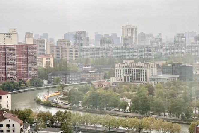 High-Floor 2BR Apartment near Zhongshan Park (L11/L13)